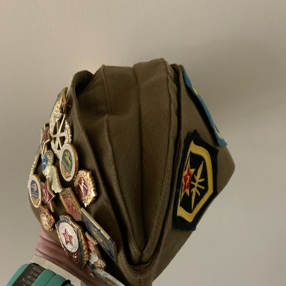 Men’s Russian Cap with multiple Pins - Picture 6 of 9